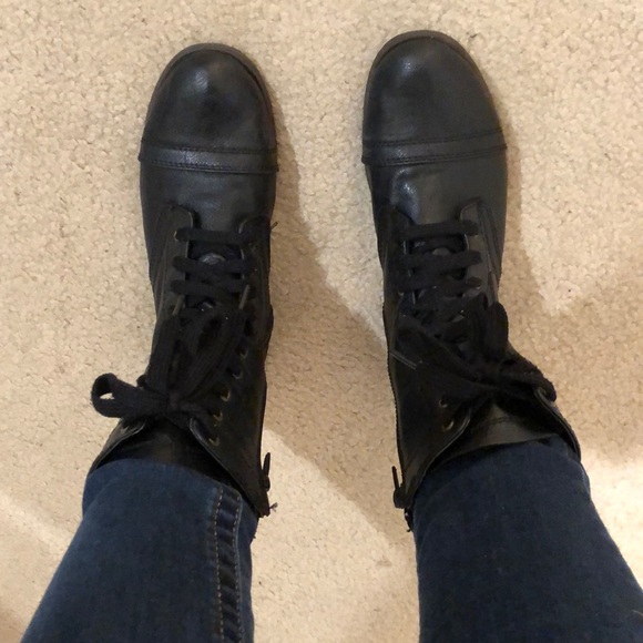 Black lace up combat boot - Picture 2 of 4